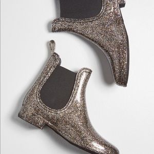 Report Sparkle Rainboots